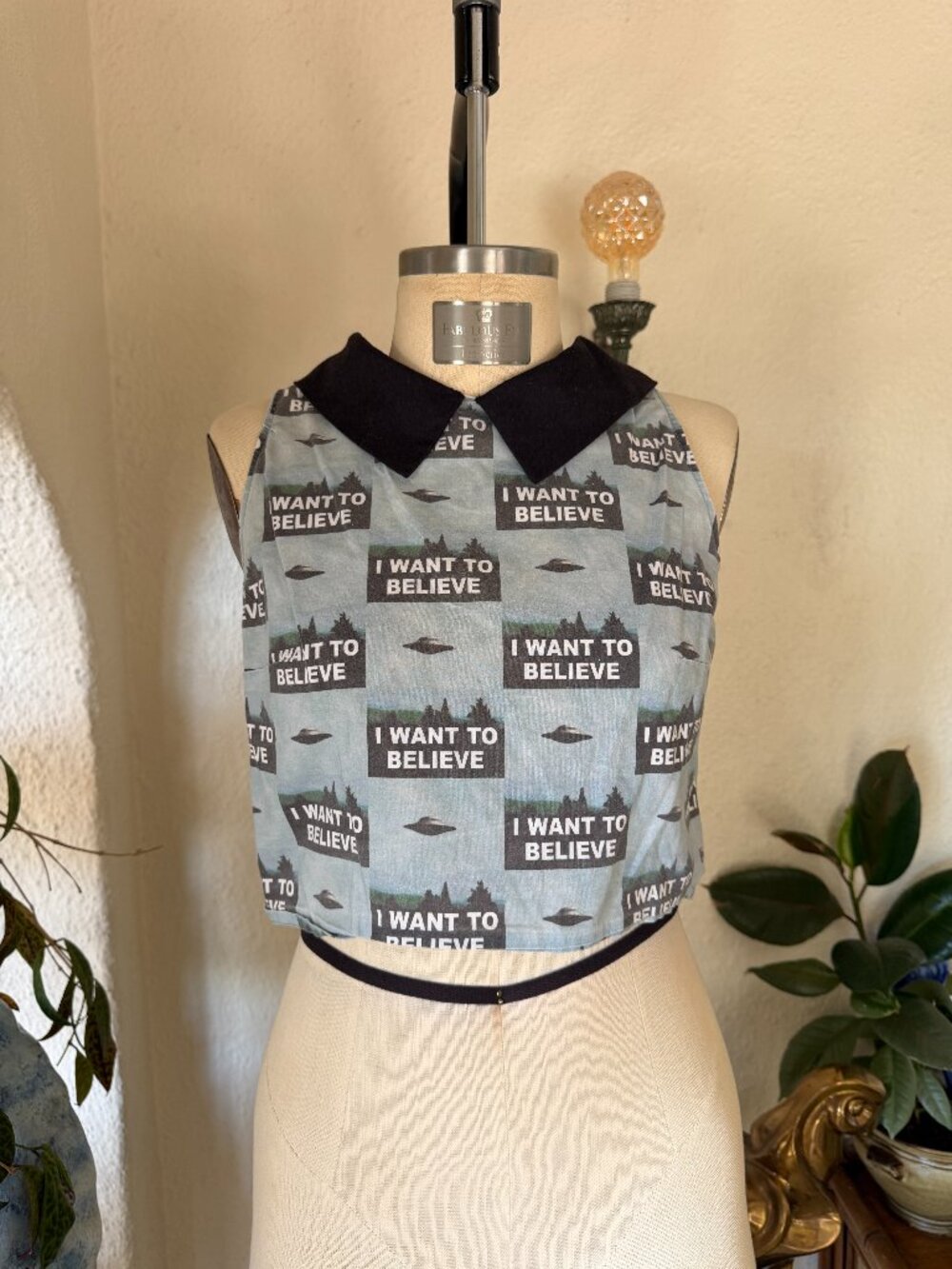 90s Vintage Alien “I Want To Believe” Spacecraft Halter Tank Top Novelty y2k VTG
